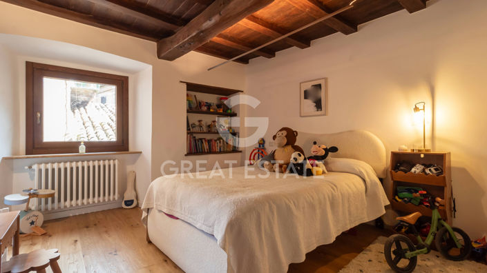 Image No.15-2 Bed Property for sale