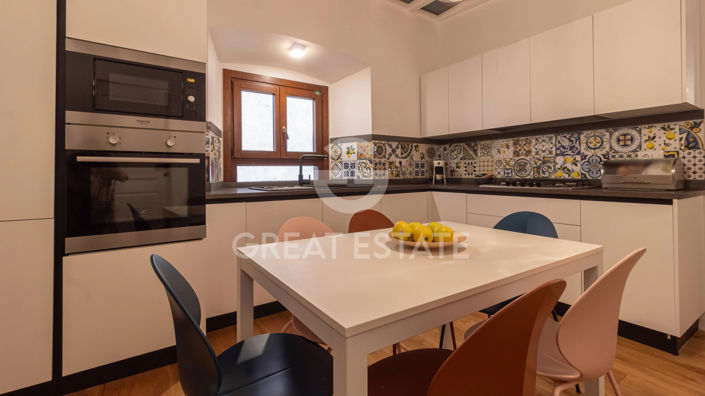 Image No.10-2 Bed Property for sale