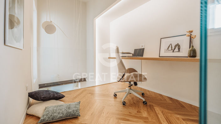 Image No.10-2 Bed Property for sale