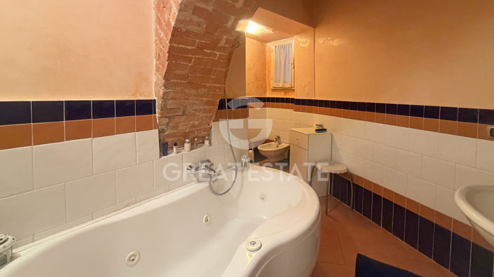 Image No.14-2 Bed Property for sale