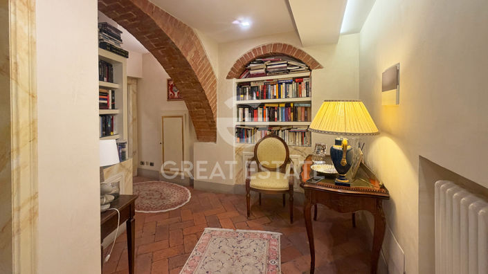 Image No.16-2 Bed Property for sale