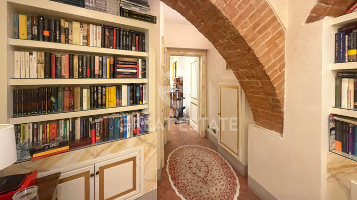 Image No.18-2 Bed Property for sale