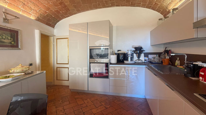 Image No.8-2 Bed Property for sale