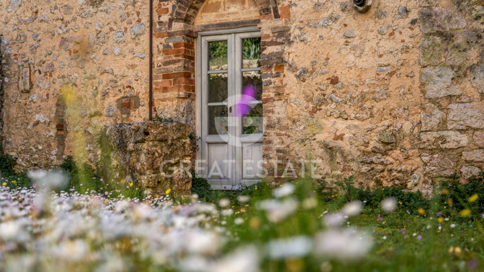 Image No.10-4 Bed Country House for sale