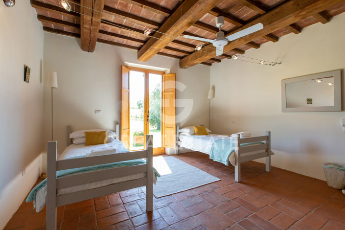 Image No.25-6 Bed Country House for sale