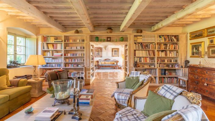 Image No.5-8 Bed Country House for sale
