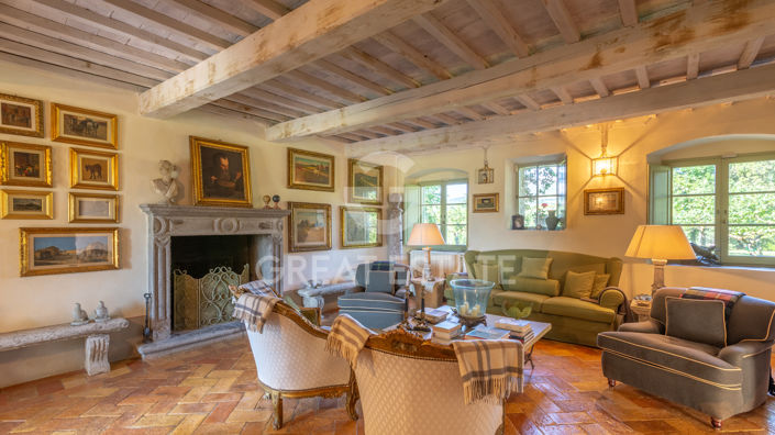 Image No.6-8 Bed Country House for sale