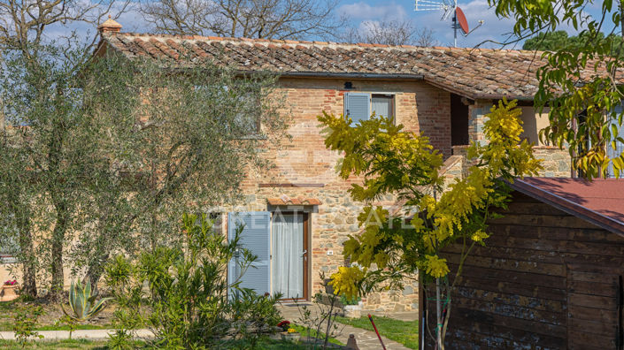 Image No.11-3 Bed Country House for sale