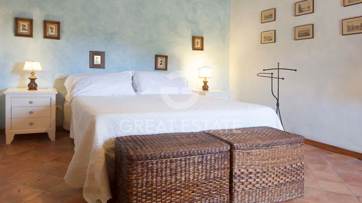 Image No.20-4 Bed Country House for sale