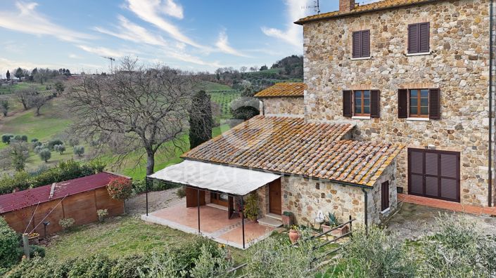 Image No.10-4 Bed Country House for sale