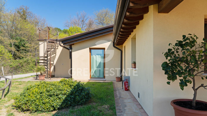 Image No.19-4 Bed Vineyard for sale