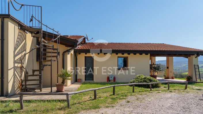 Image No.20-4 Bed Vineyard for sale