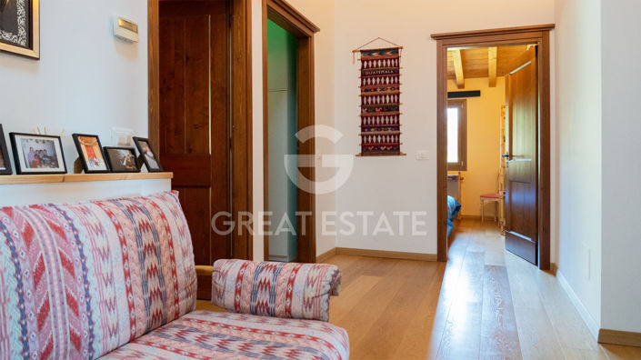 Image No.31-4 Bed Vineyard for sale