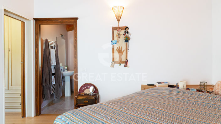 Image No.32-4 Bed Vineyard for sale