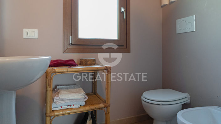 Image No.37-4 Bed Vineyard for sale