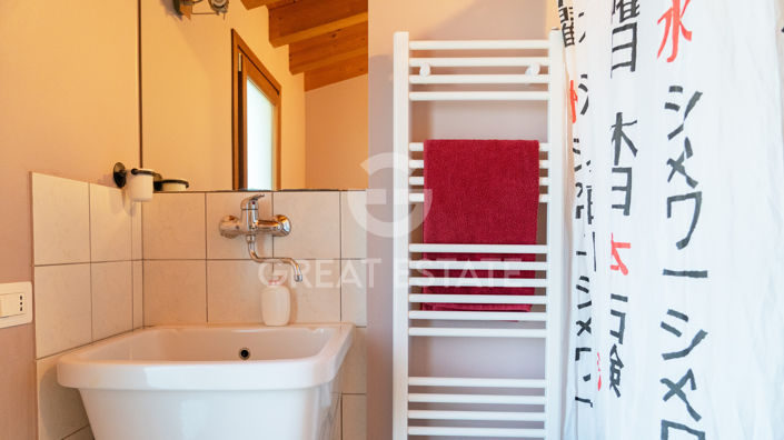 Image No.38-4 Bed Vineyard for sale