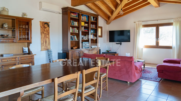 Image No.6-4 Bed Vineyard for sale