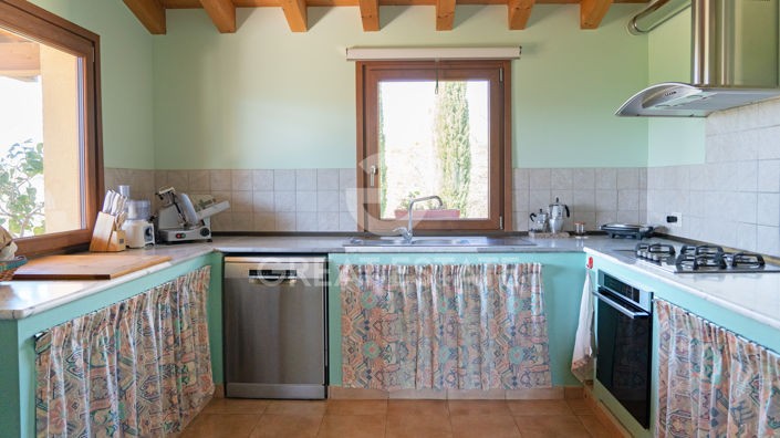 Image No.7-4 Bed Vineyard for sale