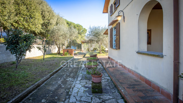 Image No.10-5 Bed Villa for sale