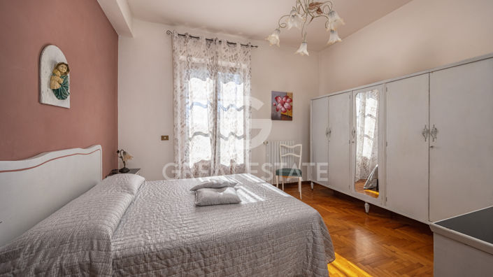 Image No.21-3 Bed Country House for sale