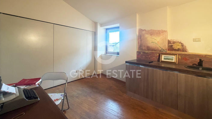 Image No.10-3 Bed Property for sale