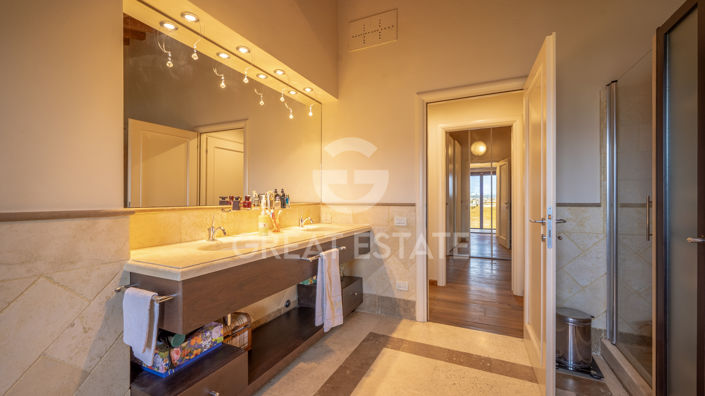 Image No.29-4 Bed Country House for sale