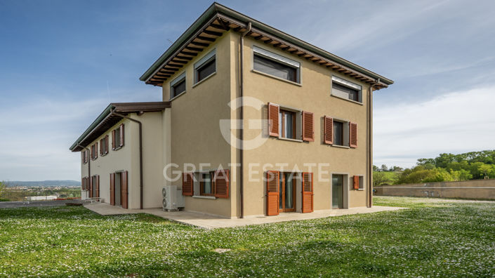 Image No.10-4 Bed Country House for sale