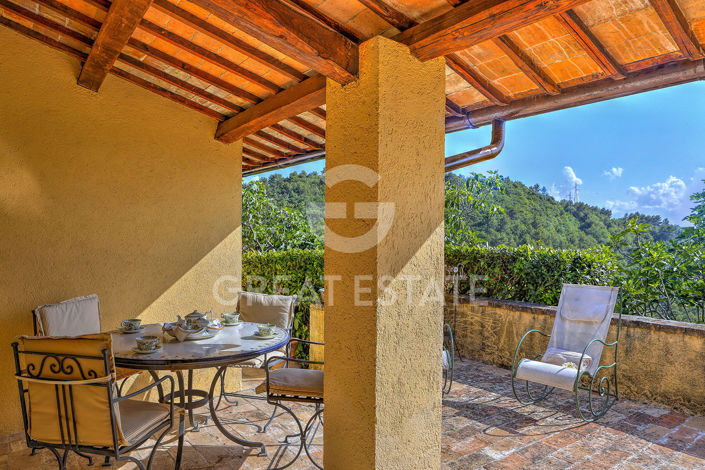 Image No.12-Maison de campagne de 6 chambres à vendre à Foligno