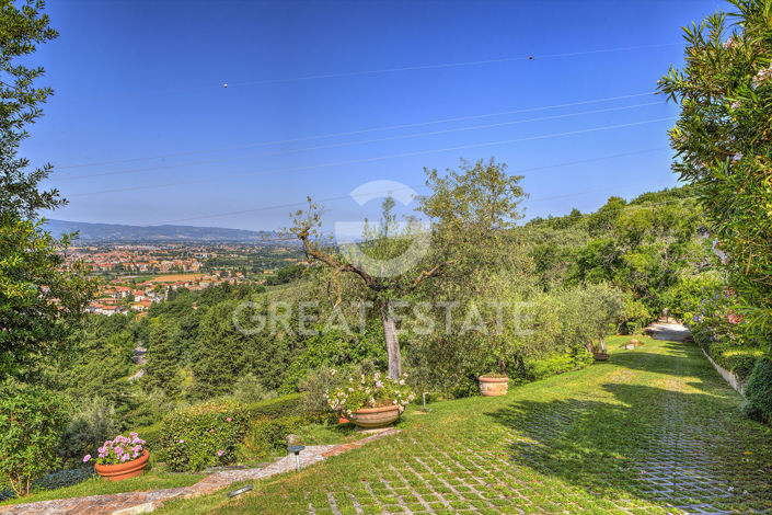 Image No.17-Maison de campagne de 6 chambres à vendre à Foligno
