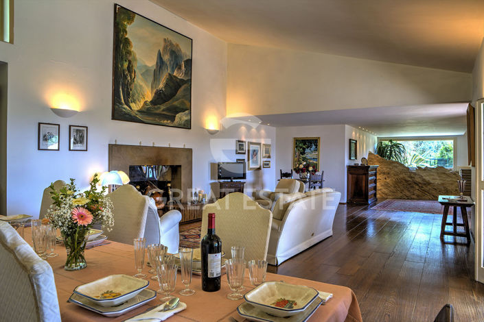 Image No.2-Maison de campagne de 6 chambres à vendre à Foligno