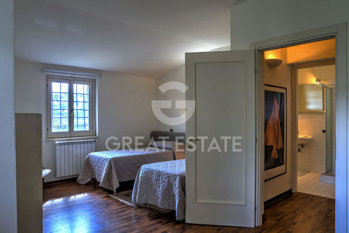 Image No.25-Maison de campagne de 6 chambres à vendre à Foligno