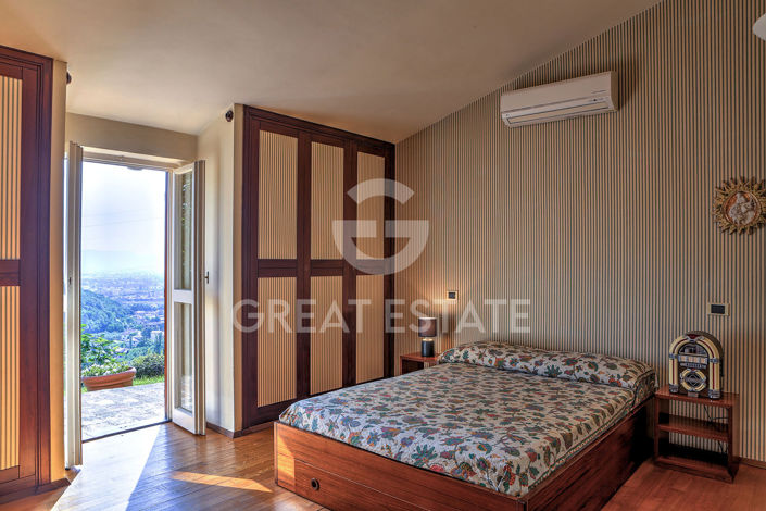 Image No.28-Maison de campagne de 6 chambres à vendre à Foligno