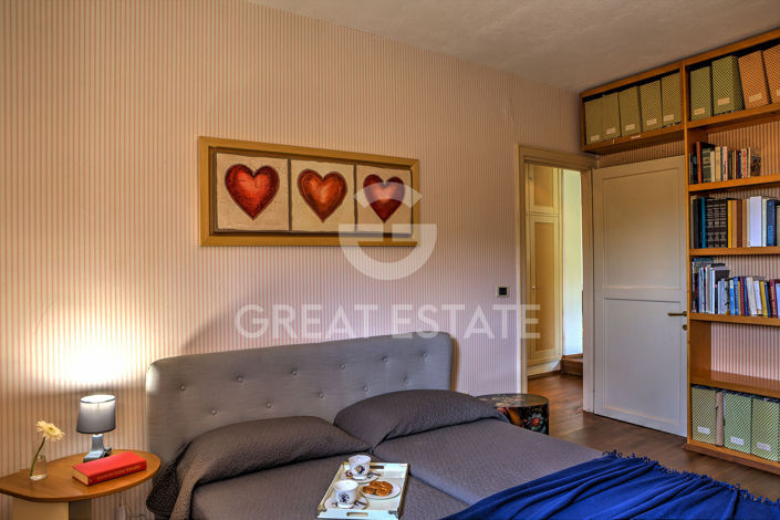 Image No.29-Maison de campagne de 6 chambres à vendre à Foligno