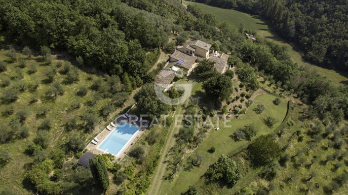 Image No.3-Maison de campagne de 6 chambres à vendre à Foligno