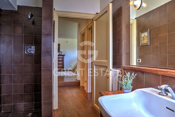 Image No.31-Maison de campagne de 6 chambres à vendre à Foligno