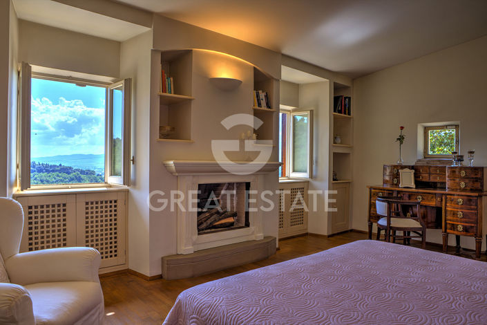 Image No.33-Maison de campagne de 6 chambres à vendre à Foligno