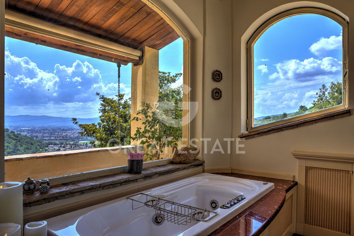 Image No.34-Maison de campagne de 6 chambres à vendre à Foligno