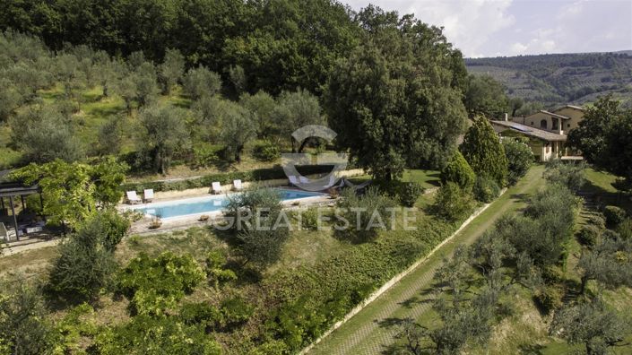 Image No.4-Maison de campagne de 6 chambres à vendre à Foligno