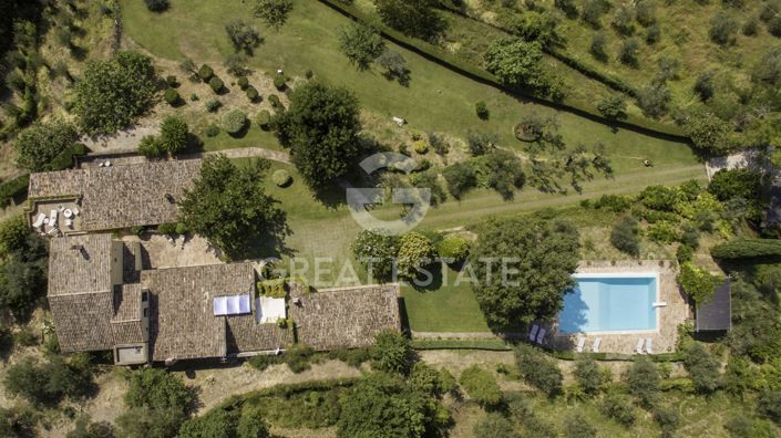 Image No.7-Maison de campagne de 6 chambres à vendre à Foligno