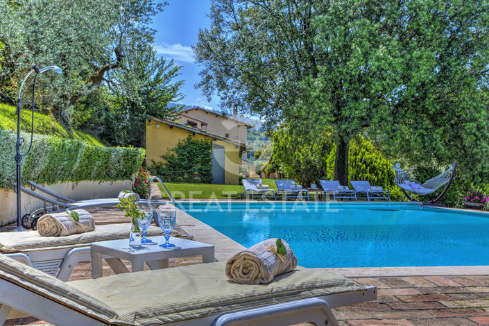 Image No.8-Maison de campagne de 6 chambres à vendre à Foligno