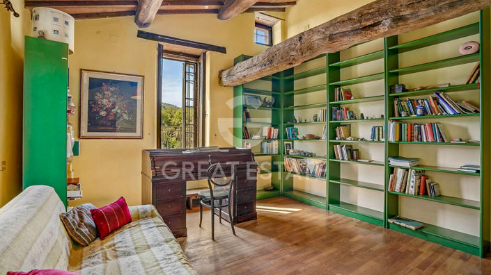 Image No.18-12 Bed Country House for sale