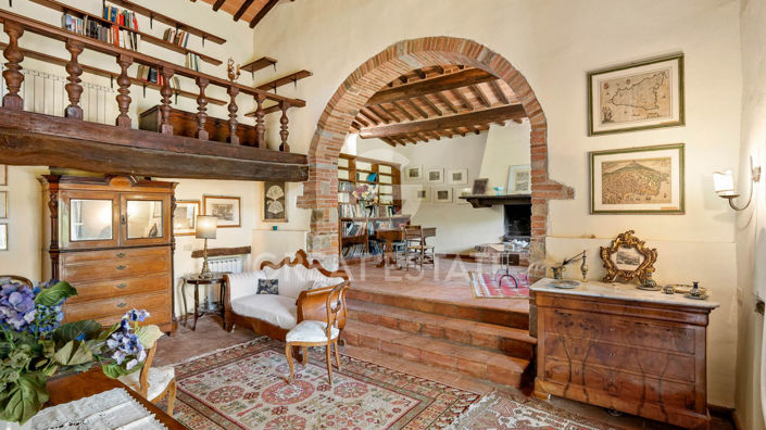 Image No.2-12 Bed Country House for sale