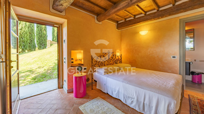 Image No.18-13 Bed Country House for sale