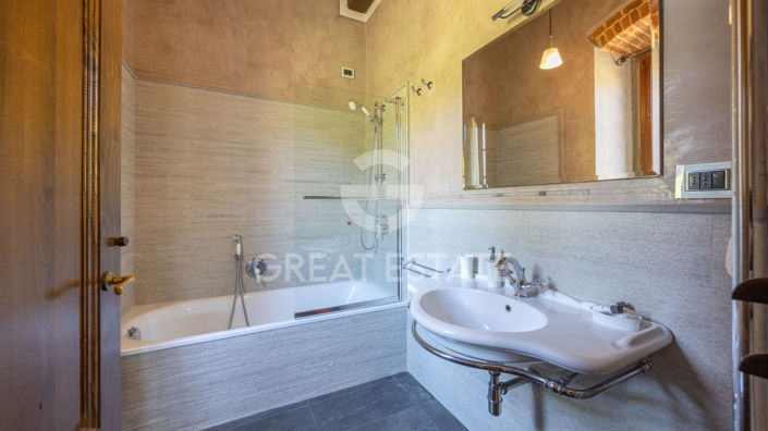 Image No.25-13 Bed Country House for sale