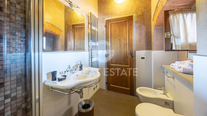 Image No.26-13 Bed Country House for sale