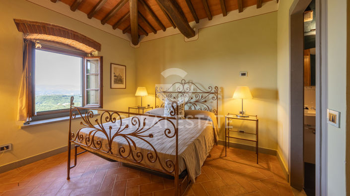 Image No.40-13 Bed Country House for sale