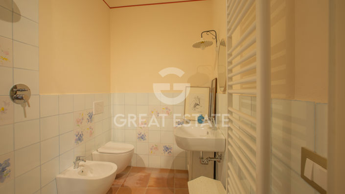 Image No.18-2 Bed Property for sale