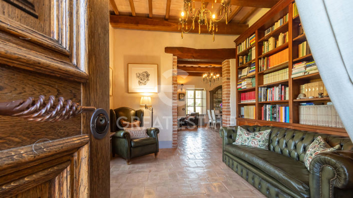 Image No.2-4 Bed Country House for sale