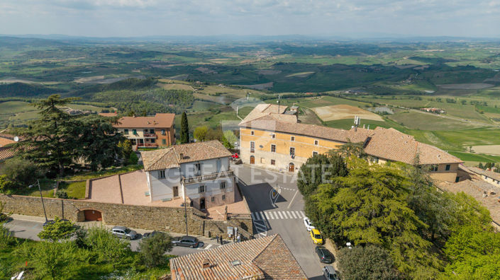 Image No.5-Maison de campagne de 7 chambres à vendre à Montalcino