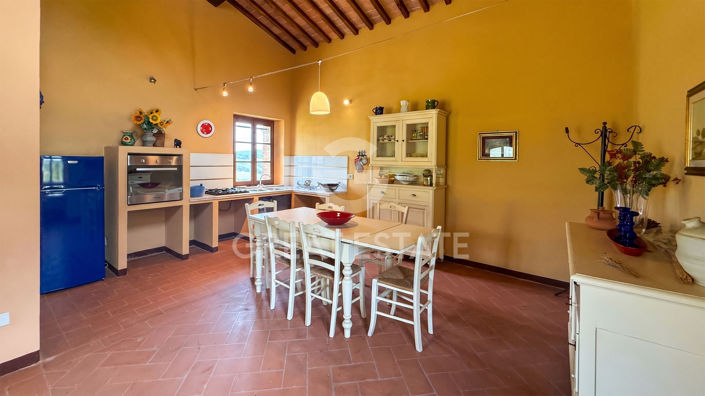 Image No.5-Maison de campagne de 5 chambres à vendre à Pomarance